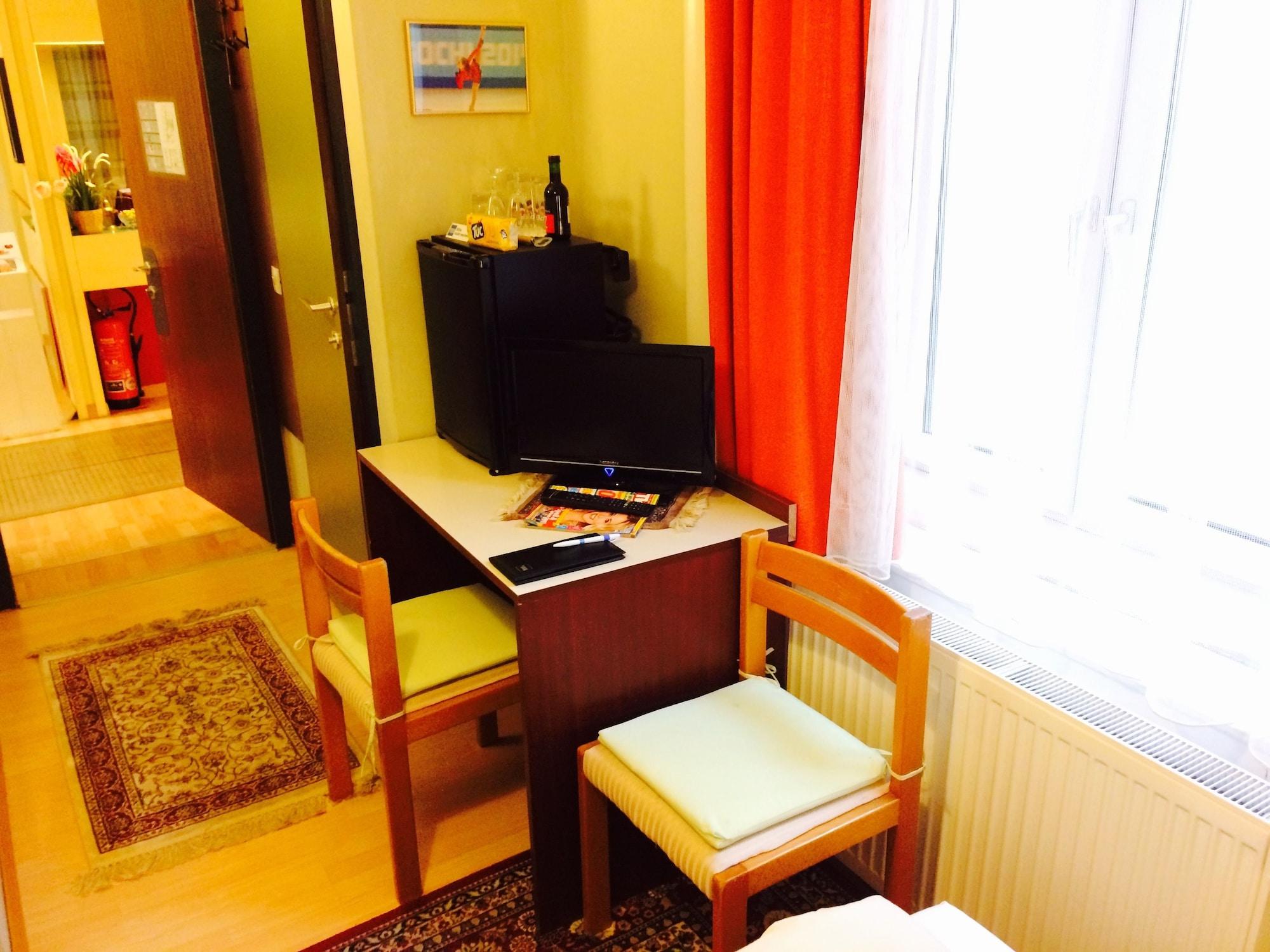 Pension Hotel Mariahilf Виена Екстериор снимка