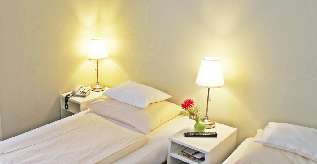 Pension Hotel Mariahilf Виена Екстериор снимка